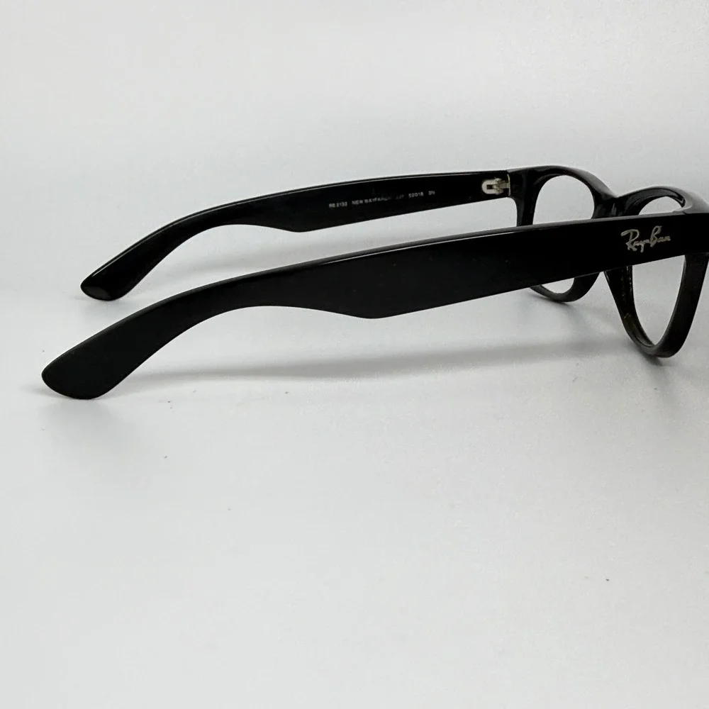 Ray-Ban RB2132 New Wayfarer Sunglasses Black 901 52-18 3N Made in Italy 21514‎